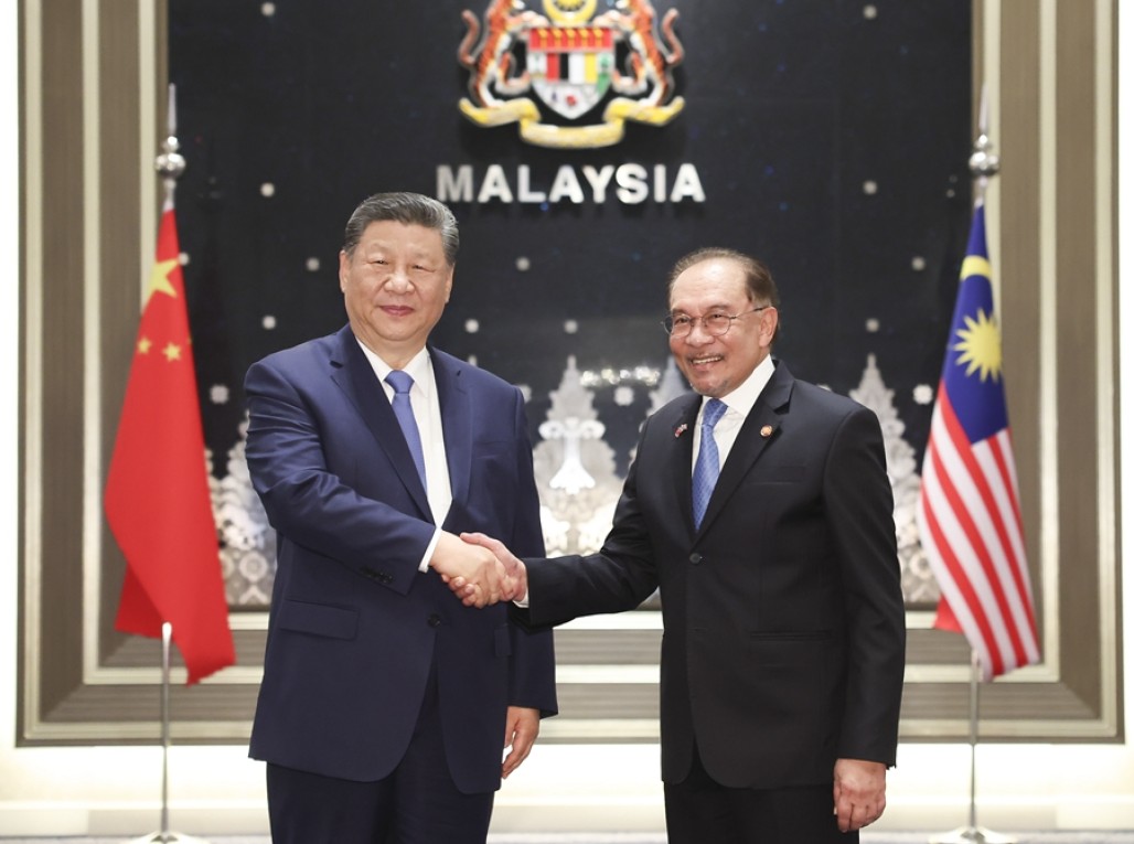 习近平同马来西亚总理安瓦尔举行会谈