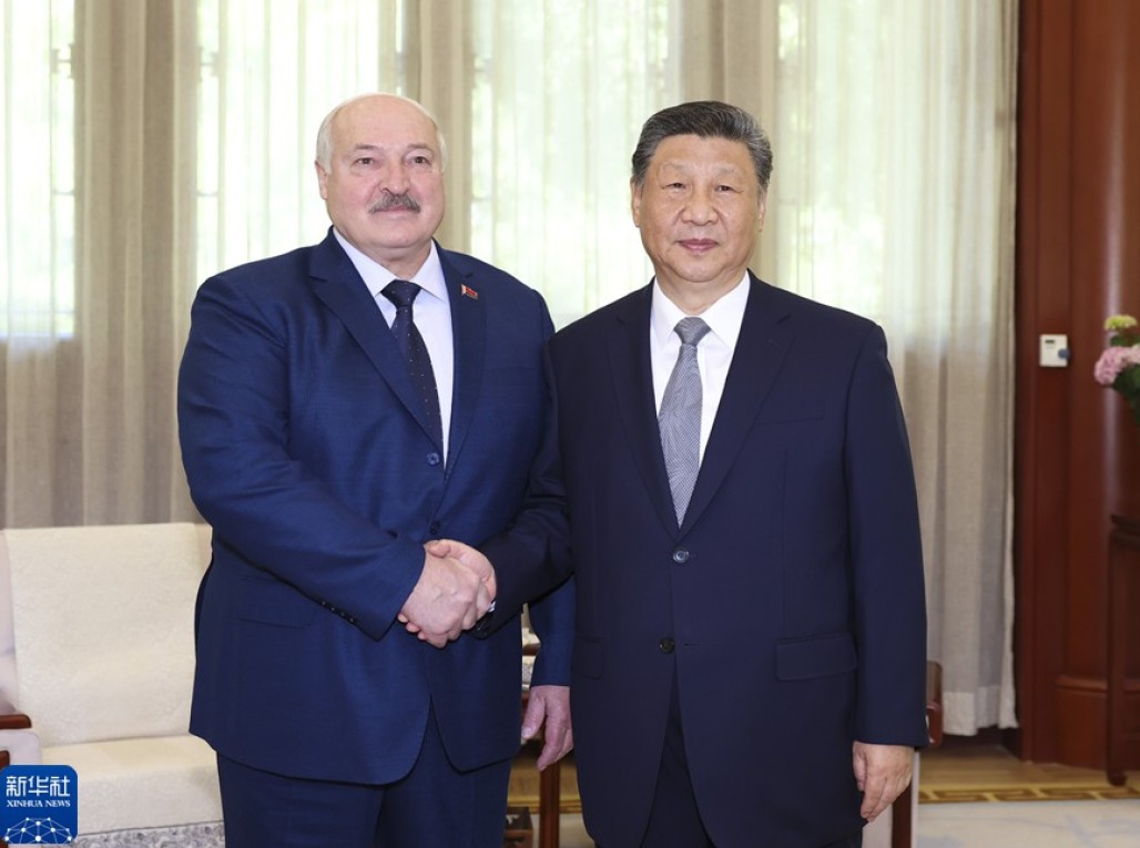 习近平会见白俄罗斯总统卢卡申科
