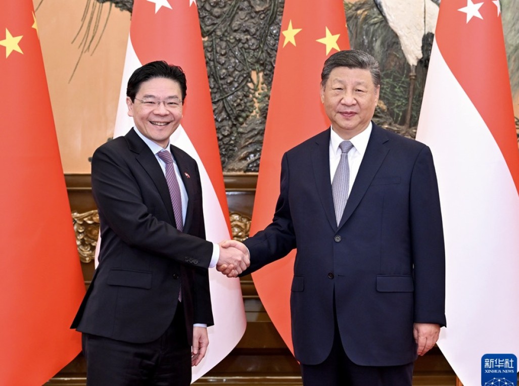 习近平会见新加坡总理黄循财