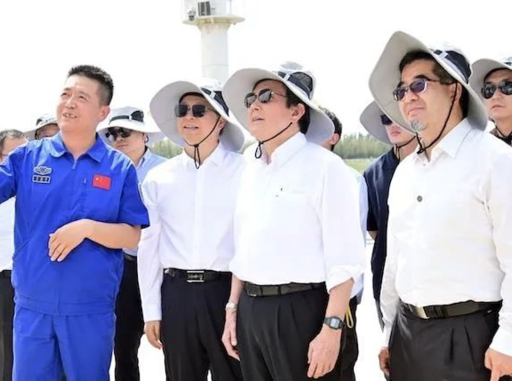 马英九一行今天率大九学堂台湾青年参观酒泉卫星发射中心