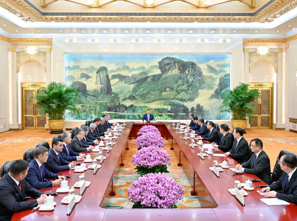 习近平集体会见上海合作组织成员国外长理事会会议外方代表团团长