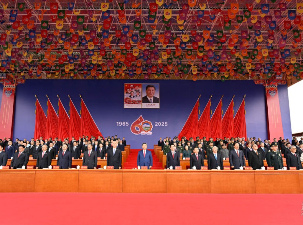 习近平出席西藏自治区成立60周年庆祝大会