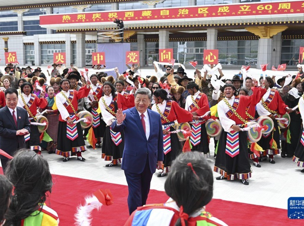 习近平在出席西藏自治区成立60周年庆祝活动后返回北京