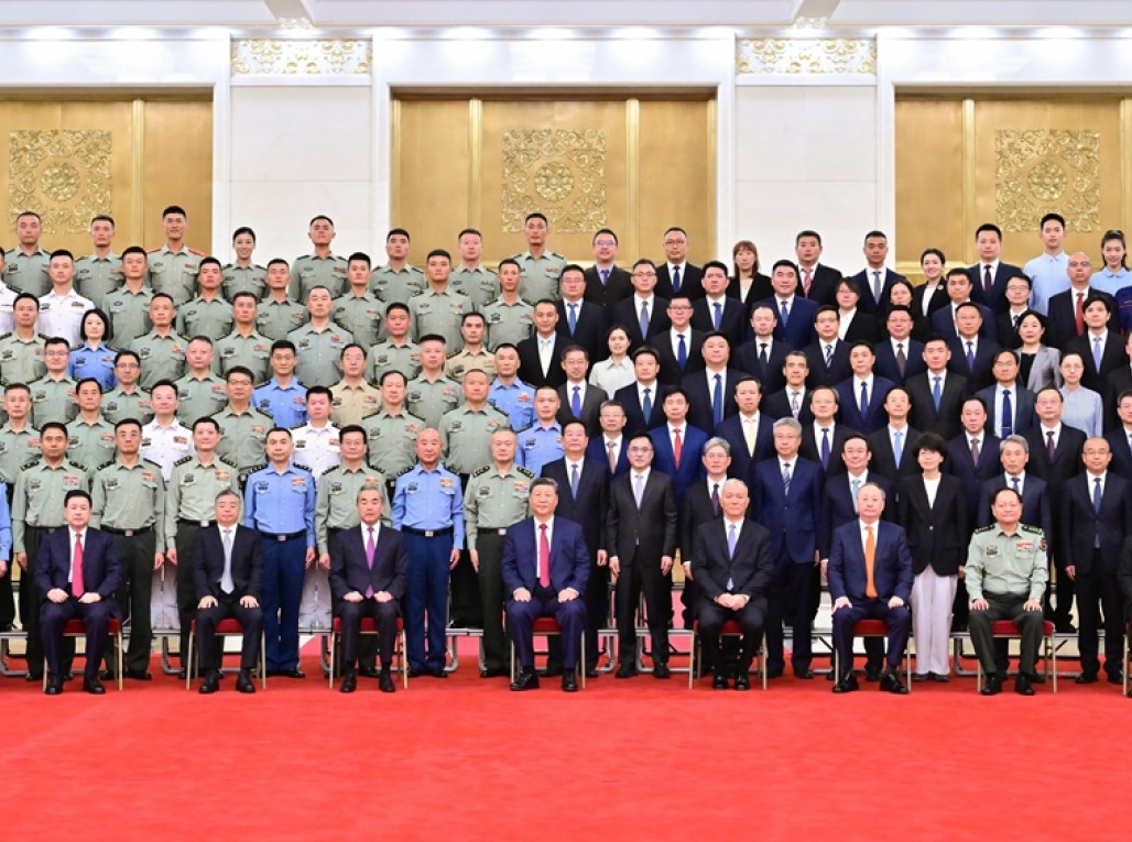 习近平亲切接见中国人民抗日战争暨世界反法西斯战争胜利80周年纪念活动筹办工作各方面代表