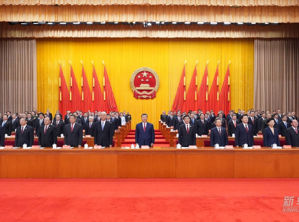 习近平出席新疆维吾尔自治区成立70周年庆祝大会