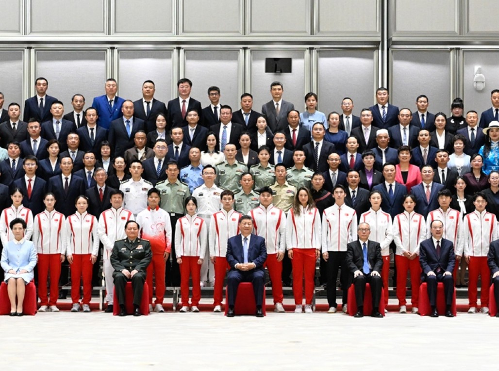 习近平接见全国群众体育先进单位、先进个人代表和全国体育系统先进集体、先进个人代表