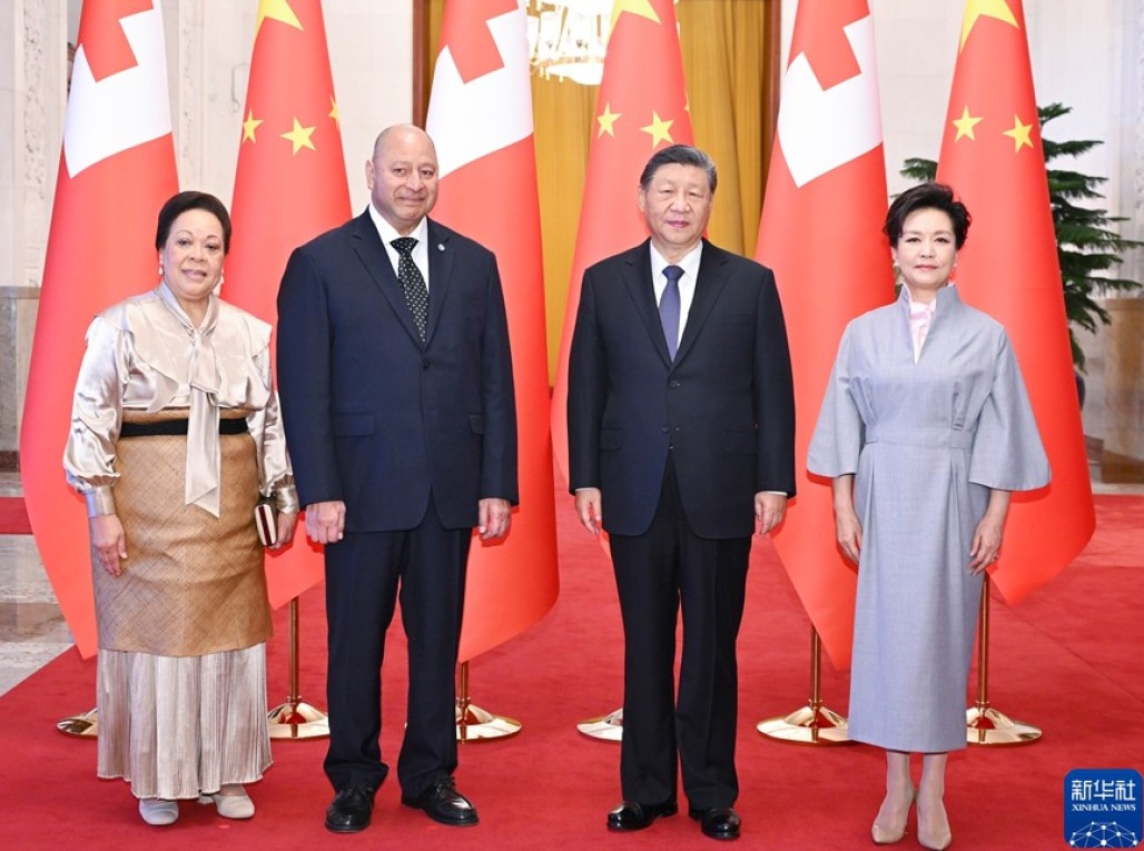 习近平会见汤加国王图普六世