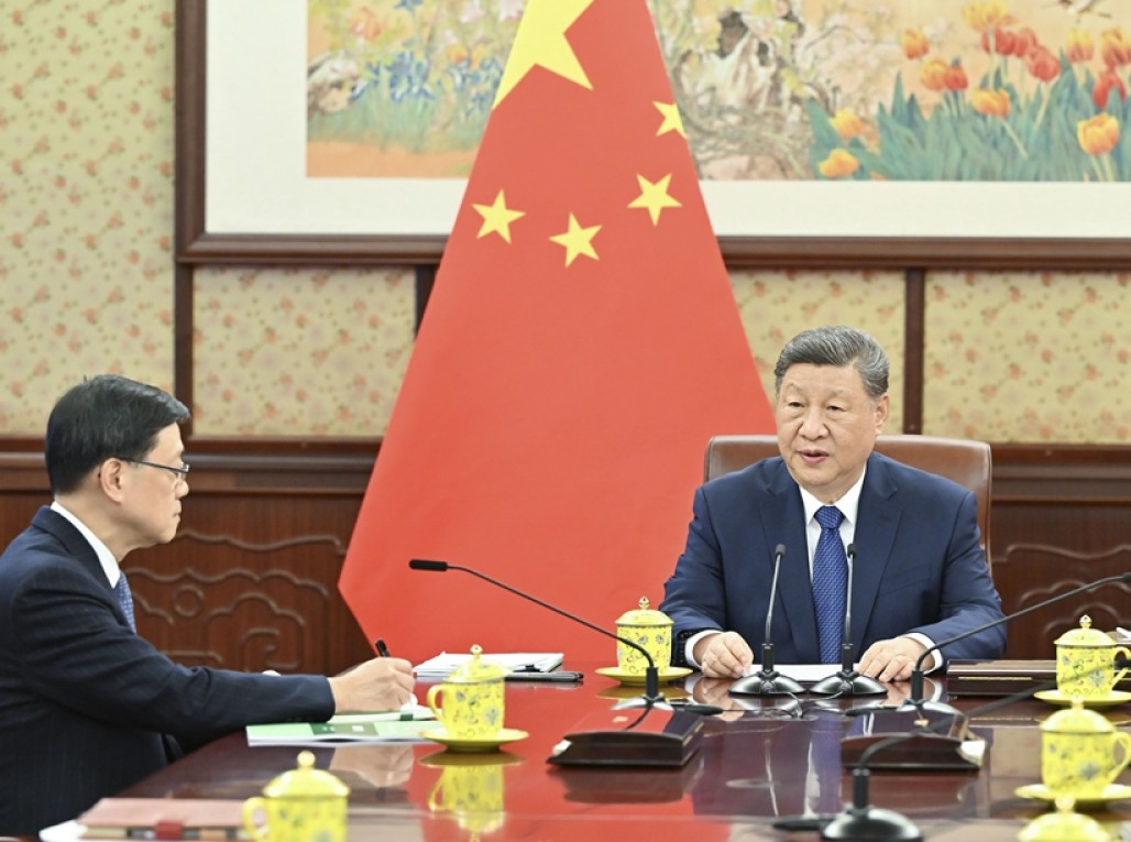 习近平听取李家超述职报告