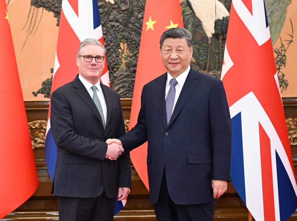 习近平会见英国首相斯塔默