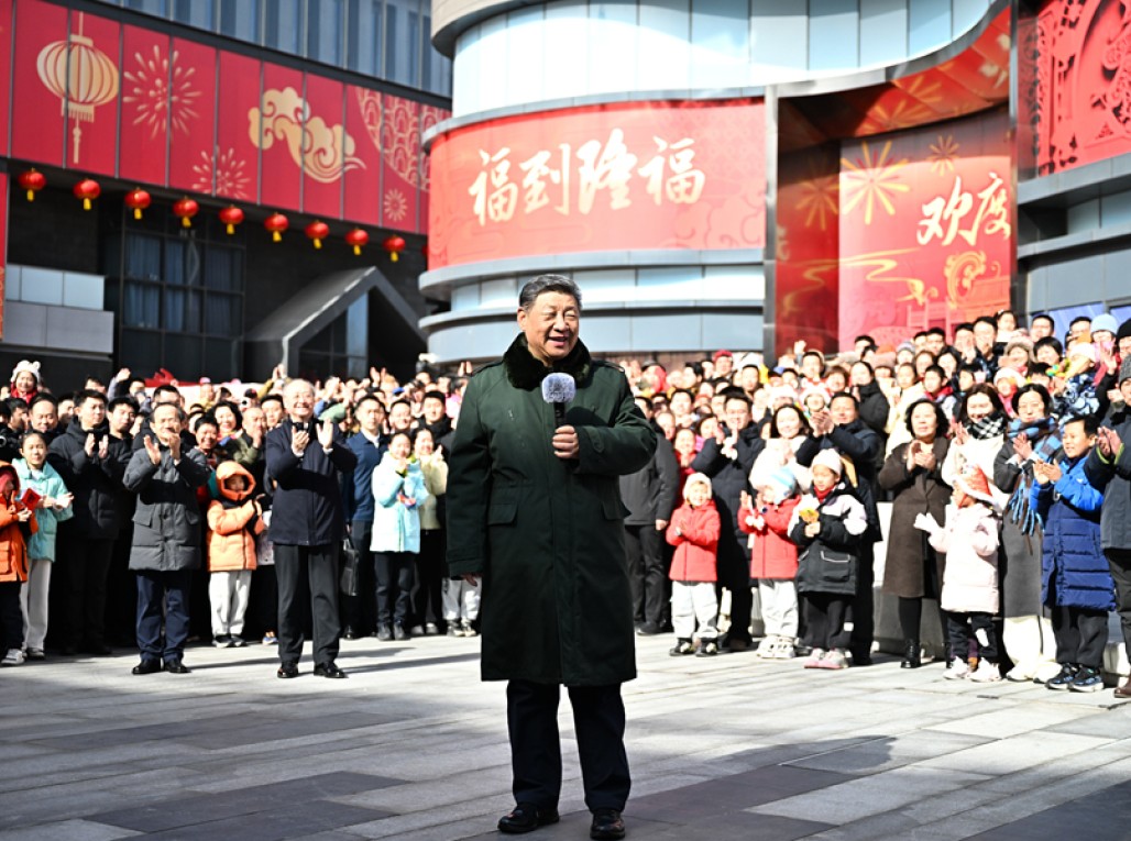 习近平春节前夕在北京看望慰问基层干部群众