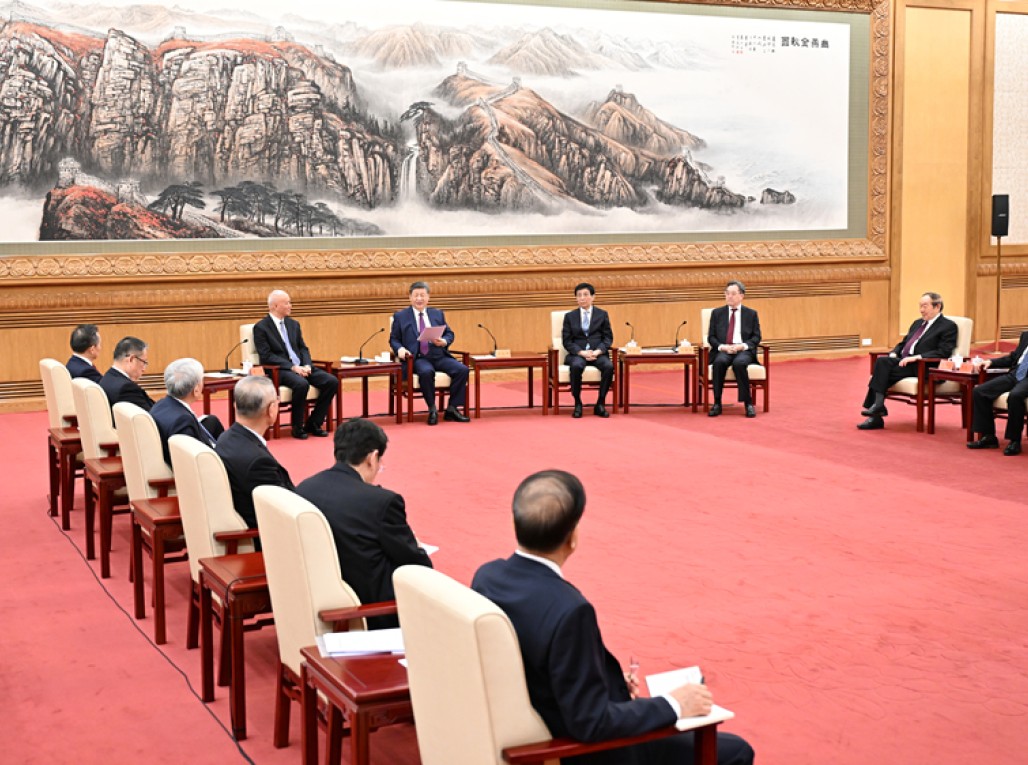 习近平同党外人士共迎新春