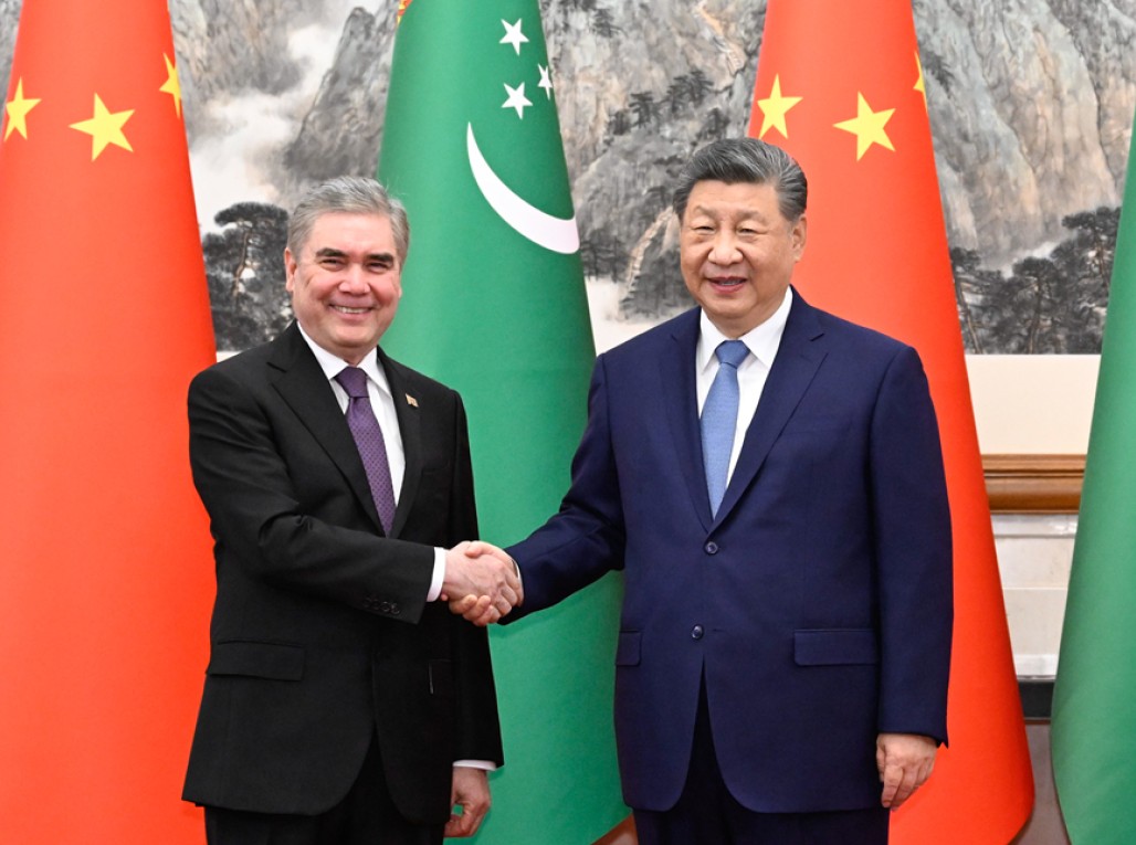 习近平会见土库曼斯坦民族领袖、人民委员会主席别尔德穆哈梅多夫