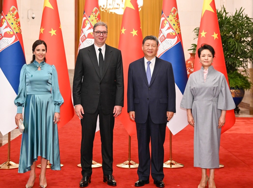 习近平同塞尔维亚总统武契奇会谈