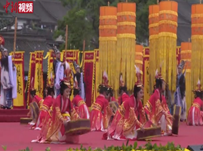海外女主持参加伏羲大典感叹：天水麻辣烫可太火了！