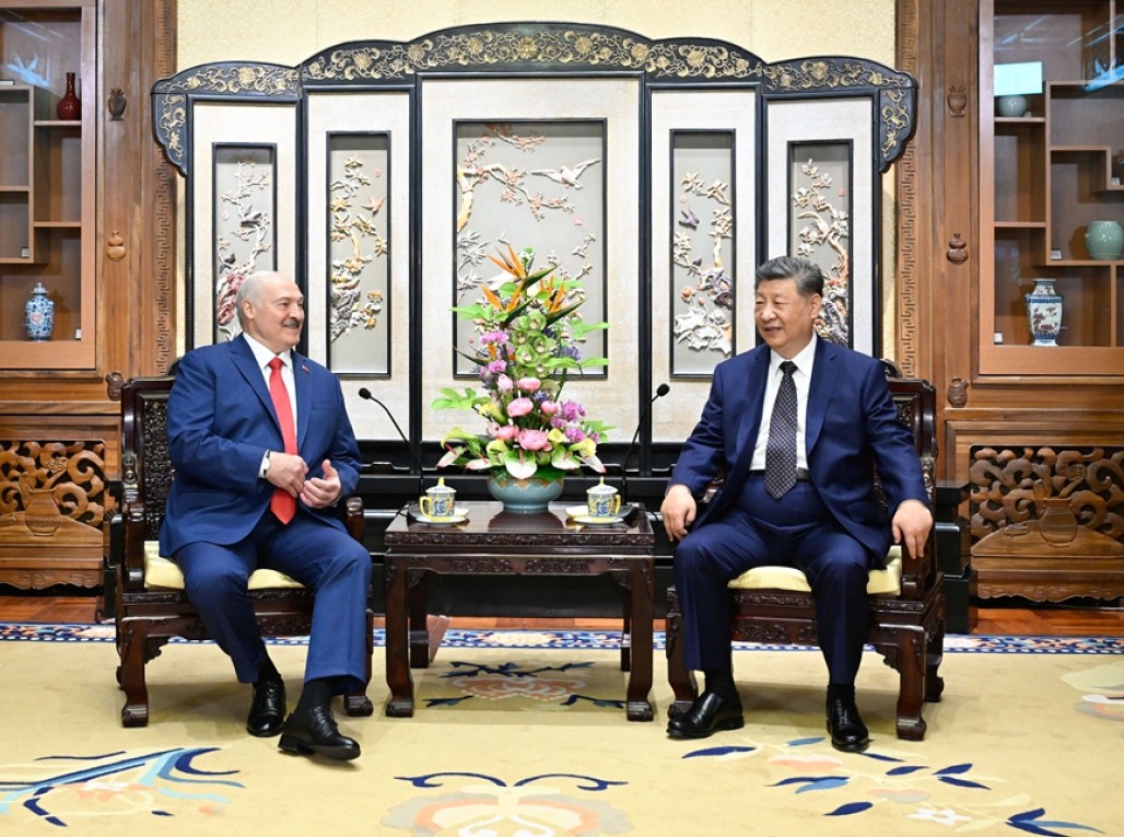 习近平会见白俄罗斯总统卢卡申科