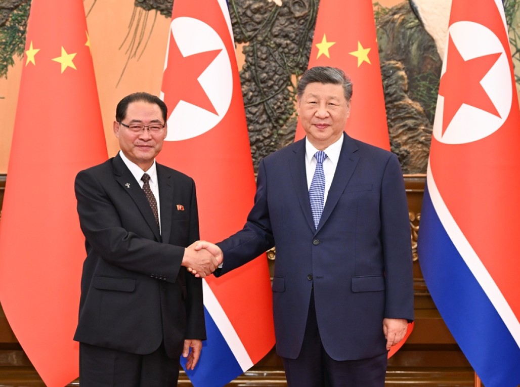 习近平会见朝鲜内阁总理朴泰成