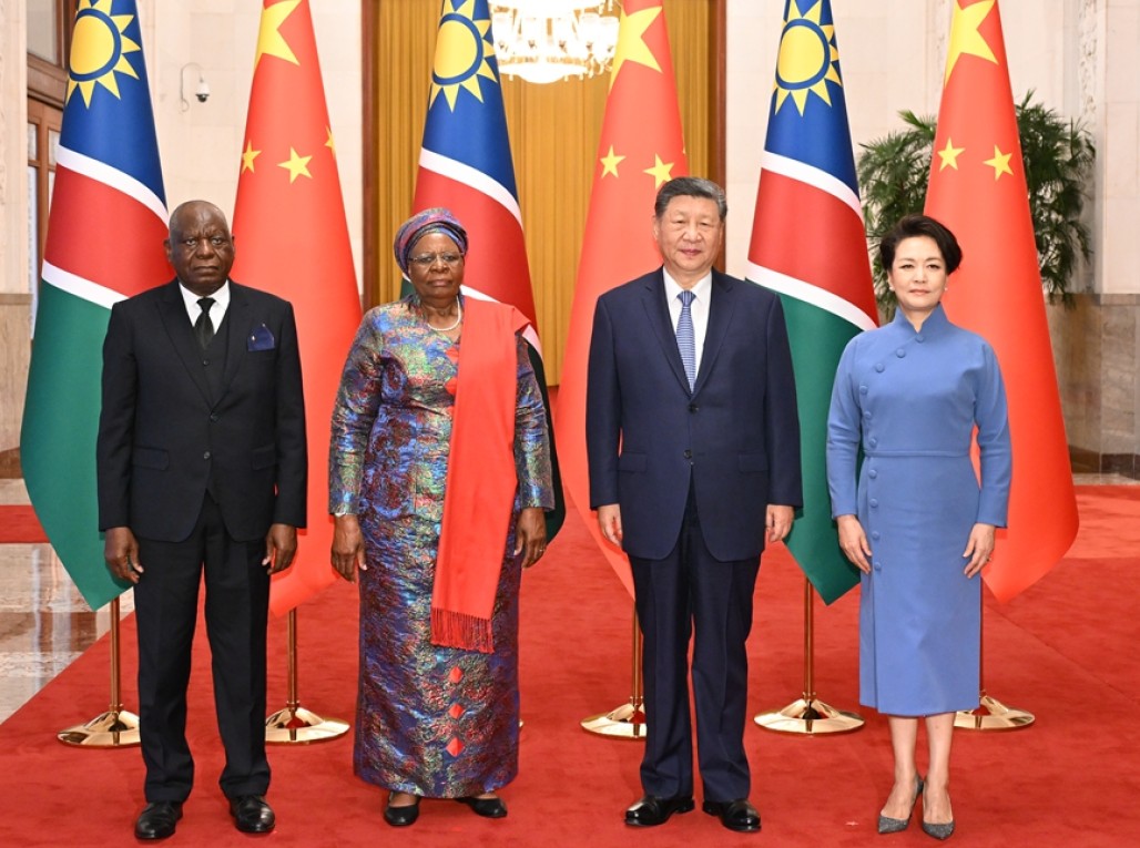 习近平同纳米比亚总统恩代特瓦会谈
