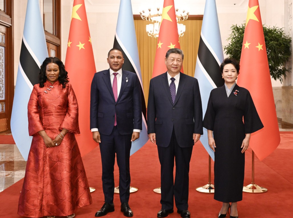 习近平同博茨瓦纳总统博科会谈